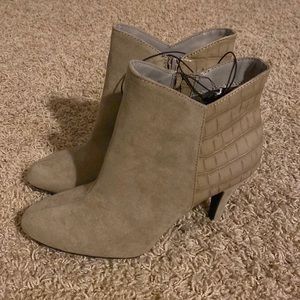 NWT Taupe Express Heel Booties Size 7